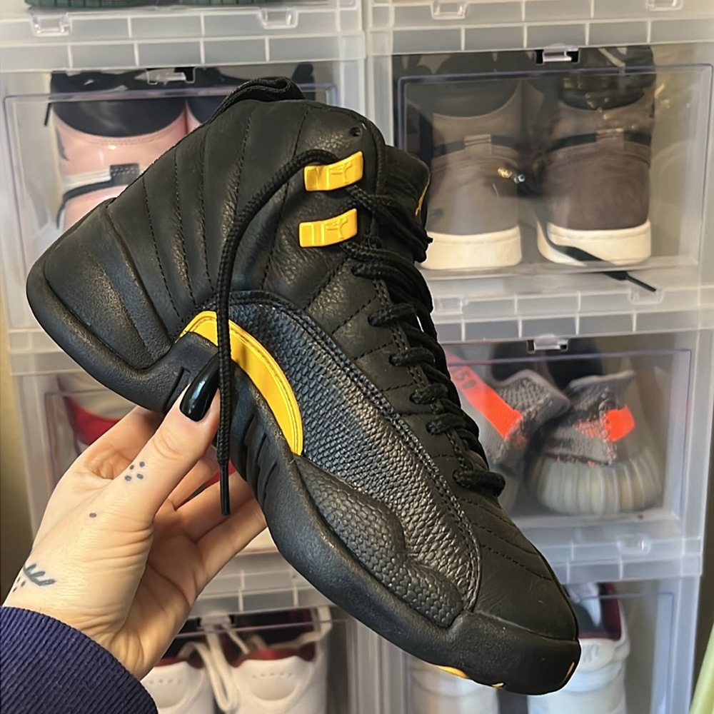 JORDAN 12 RETRO black taxi WORN ONCE youth 4.5 ( women’s 6 )